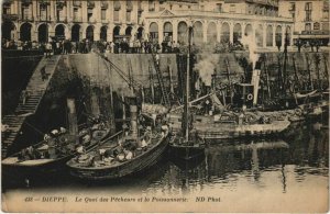 CPA ak Dieppe-le quai des pecheurs and the fish shop ships (1206842) 