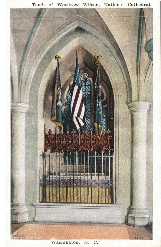 VINTAGE POSTCARD THE TOMB OF PRESIDENT WOODROW WILSON NATIONAL CATHEDRAL WASHING