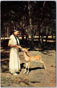 VINTAGE POSTCARD NATIVE INDIAN WOMAN FEEDING AT BAMBI-LAND WISCONSIN DELLS WIS