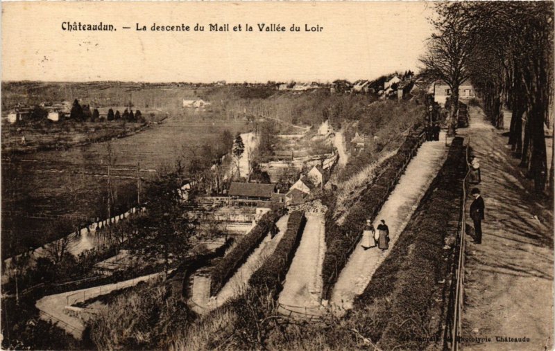 CPA CHATEAUDUN Descente du Mail Vallée du Loir (982231)