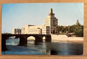 UNUSED POSTCARD - MEMORIAL COLISEUM, CEDAR RAPIDS, IOWA