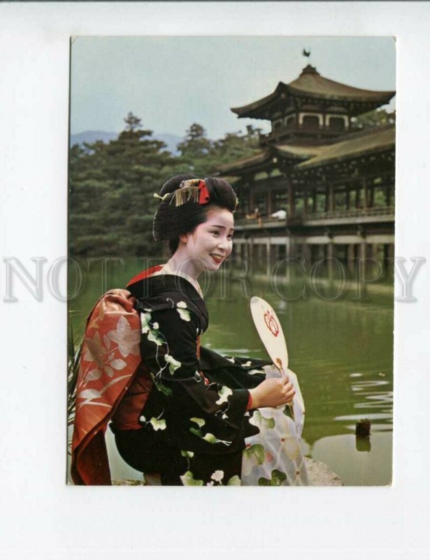 3154386 JAPAN Maiko Girls Geisha KYOTO Garden of Heian Shrine