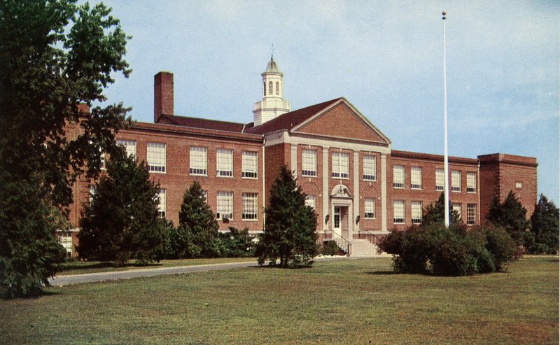 DE - Dover. Dover High School