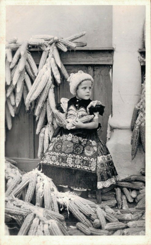 Hungary Populaire Costumes Mezökövesd Vintage RPPC 07.54 