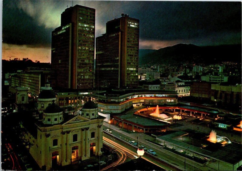 VINTAGE CONTINENTAL SIZE POSTCARD STREET SCENE AT NIGHT CARACAS VENEZUELA 1972