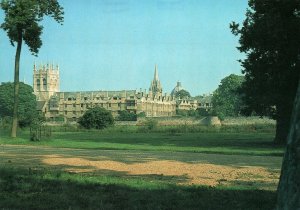 CONTINENTAL SIZE POSTCARD MERTON COLLEGE SHOWING THE OLD TOWN OF OXFORD ENGLAND