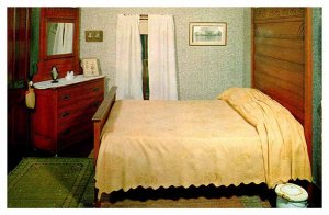 Postcard HOUSE SCENE Abilene Kansas KS AQ3538