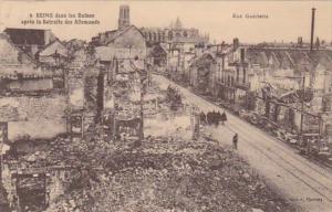 France Reims dans les Ruines apres la Retraite des Allemands Rue Gambetta