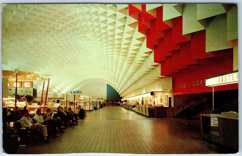 c1950s Detroit, MI Willow Run Air Terminal Chrome Photo Mich. Hiawatha Card A216