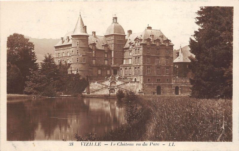 B38816 Vizille Le Chateau vu du Parc   france