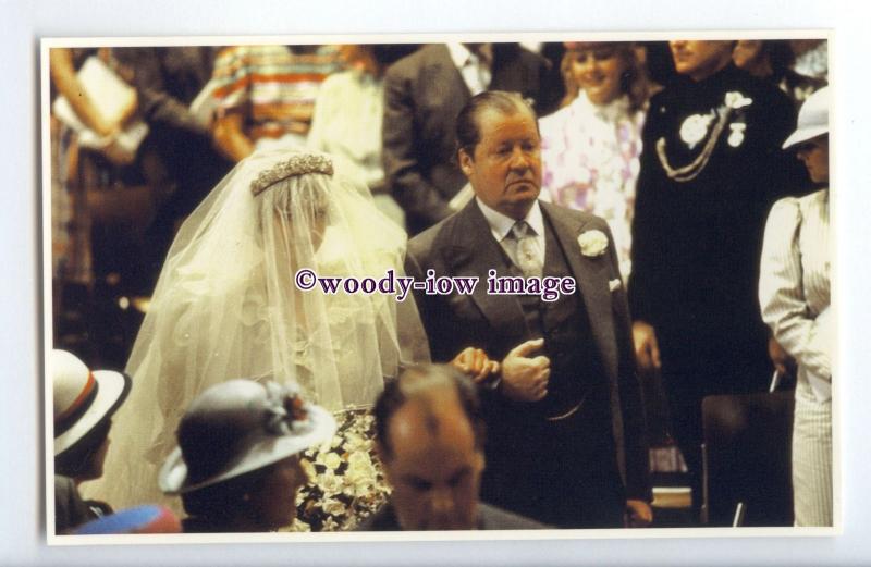 r2517 - Princess Diana enters with her Father, the Earl Spencer - postcard