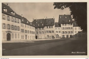 RP: BASEL , Switzerland , 30-40s ; Munsterplatz