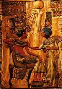 CPM EGYPTE Cairo Egyptain Museum. Scene on the back of King Tutankhamen (343379)