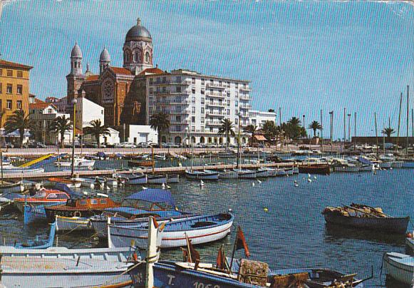 France Saint-Raphael Un coin du Port et la Cathedrale