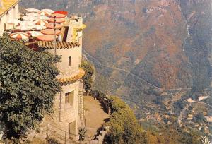 BT9745 gourdon le vieux chateau et son mid d aigle        France