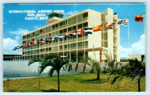 SAN JUAN, Puerto Rico ~ Roadside INTERNATIONAL AIRPORT HOTEL Flags   Postcard