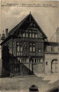 CPA JOIGNY - Maison de bois XVI siecle - Place St-JEAN (657264)