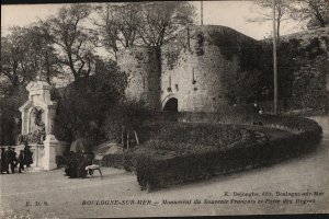 Boulogne-Sur-Mer - Monument du Souvenir Francais et Porte des Degres   PC