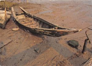 B102744 boat an essex backwater   uk