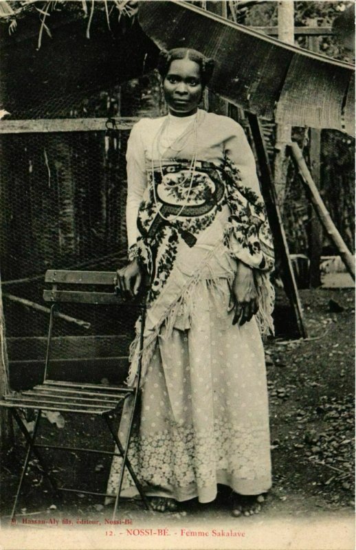 CPA AK NOSSI-BE Femme Sakalave MADAGASCAR (709413)