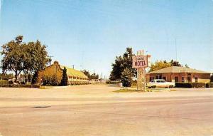 Hereford Texas Colonial Motel Street View Vintage Postcard K36502