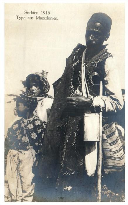 Mazedonien  Serbien, Father, Two Children, Native Clothing