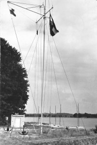 US87 Poland coastal scene flag pole 1969 Boszkowo