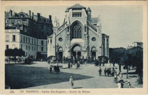 CPA Biarritz Eglise Ste Eugenie, Sortie de Messe FRANCE (1126064)