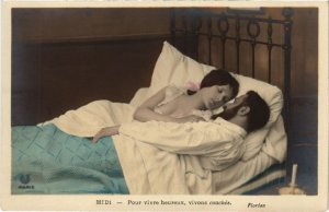 PC COUPLE IN BED REAL PHOTO EROTIC (a31089)