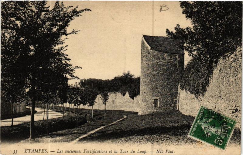 CPA ÉTAMPES - Les anciennes Fortifications et la Tour (488747)