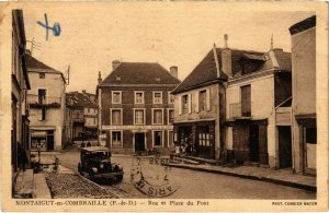 CPA AK MONTAIGU-EN-COMBRAILLE - Rue et Place du Pont (72609)