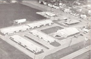 Abilene, KS Kansas  WHITE HOUSE INN~Bob Schenck ROADSIDE MOTEL & HOMES Postcard