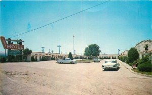 Oklahoma Guymon Yucca Hotel 1950s Baxtone automobiles Postcard 22-3747