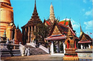 Thailand Bangkok The Golden Pagoda, Emerald Buddha Temple Vintage Postcard C206