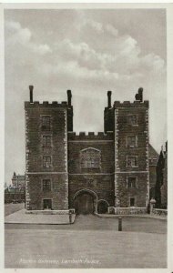 London Postcard - Morton Gateway - Lambeth Palace - Ref 2147A