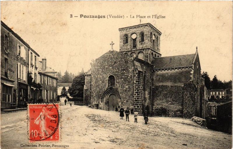 CPA POUZAUGES - La Place et l'Église (297882)