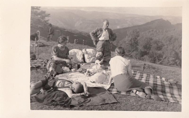 RPPC FAMILY SOCIAL HISTORY PEOPLE RESTING AND HAVING PICNIC IN NATURE 1937