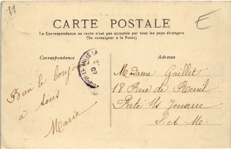 CPA Coulommiers Rue Carnot FRANCE (1301113)