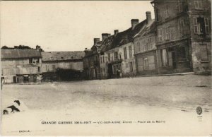 CPA Vic sur Aisne Place de la Mairie FRANCE (1052083)