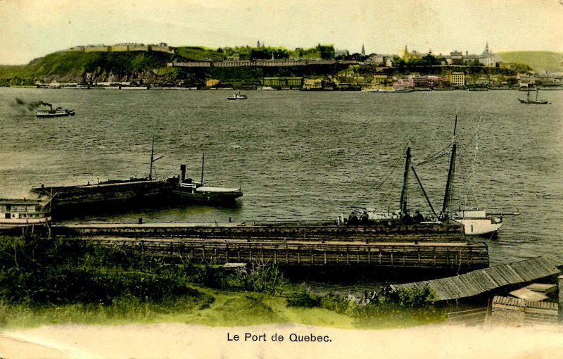 Canada - QC, Quebec City. The Port   (crease)