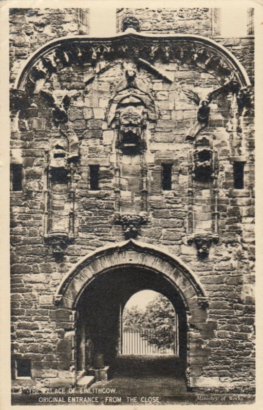 RP: Linlithgow, West Lothian, Scotland, 1941 ; Palace Entrance