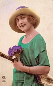 BEAUTIFUL YOUNG WOMAN~STYLISH HAT & DRESS-1925 FRENCH PHOTO POSTCARD