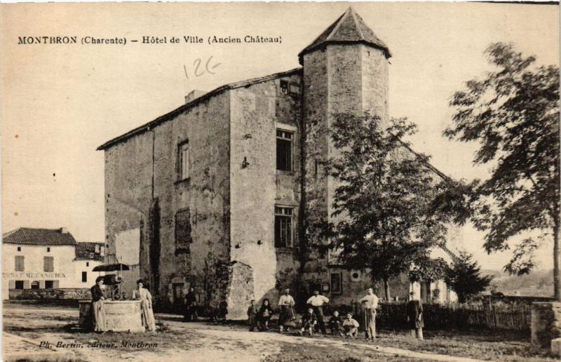 CPA Montbron (Charente) - Hotel de Ville (Ancien Cháteau ) (519105)