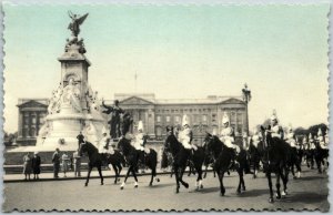 Royal Horse Guards, Buckingham Palace, London, England - Postcard 