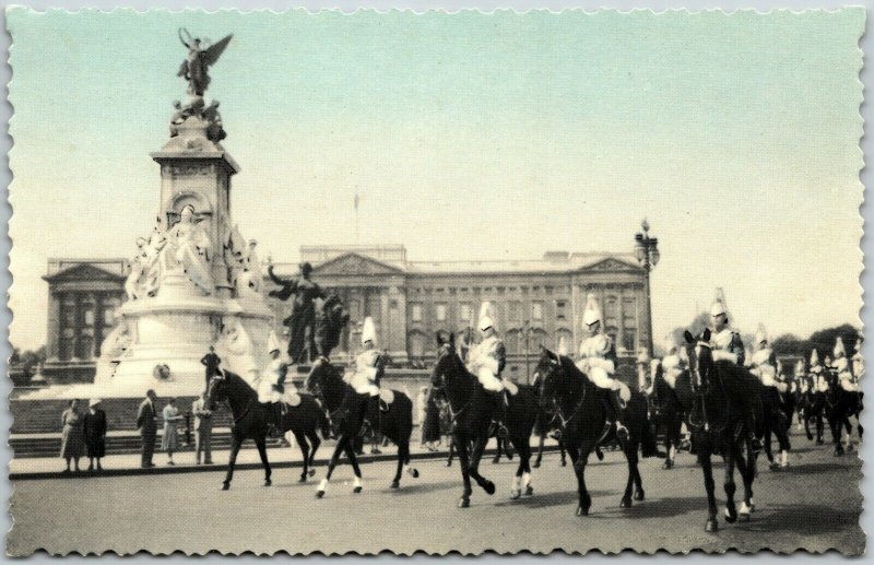 Royal Horse Guards, Buckingham Palace, London, England - Postcard 