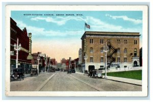 c1920s Wider Division Avenue, Grand Rapids Michigan MI Vintage Postcard