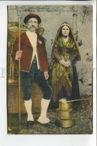 439420 France Pyrenees couple in national dress conductor Vintage postcard