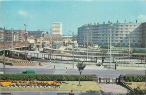 Postcard England Yorkshire Leeds Quarry Hill Flats and Bus Station