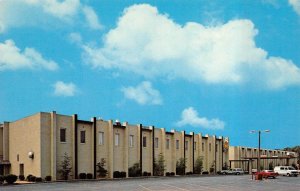 Charlotte, North Carolina NC    QUALITY INN MOTEL~AIRPORT  Roadside  Postcard