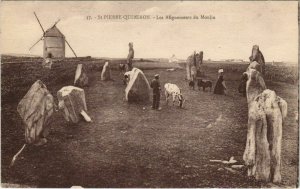 CPA St-PIERRE QUIBERON-Les Alignements du Moulin (27468)